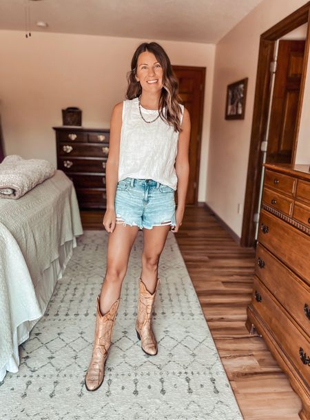 I’m wearing a size xs in white in my linen tank
Wearing a size xxs in the light wash in these Aerie daydream denim shorts
My boots are from eBay, so I linked some similar ones👢 
This colorful necklace is one of my favorite new finds and I love it so much and have worn it a bunch since buying it!


#LTKFindsUnder100 #LTKSeasonal #LTKStyleTip