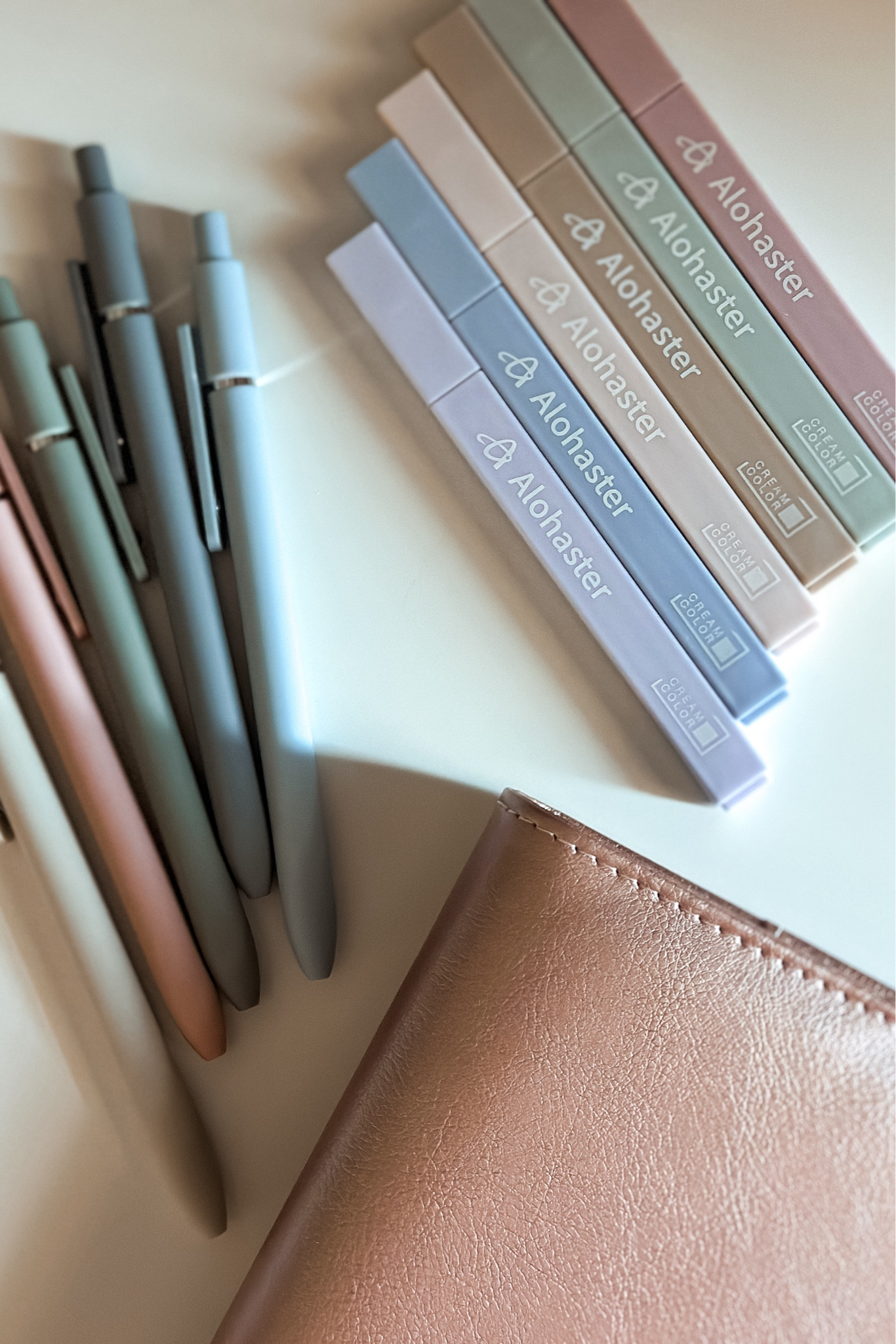 aesthetic pens + highlighters for planning 