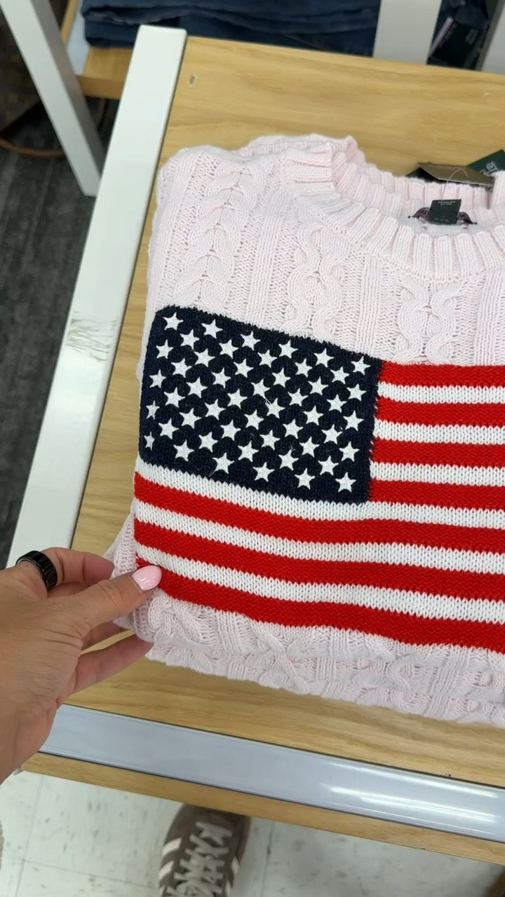 Target sweater 🇺🇸 this one is perfect for Memorial Day or the 4th of July—so cute and festive.

#targetstyle #targetfinds #memorialdayoutfit #fourthofjulyoutfit #americaflag #summerstyle #womensfashion #ltkstyle