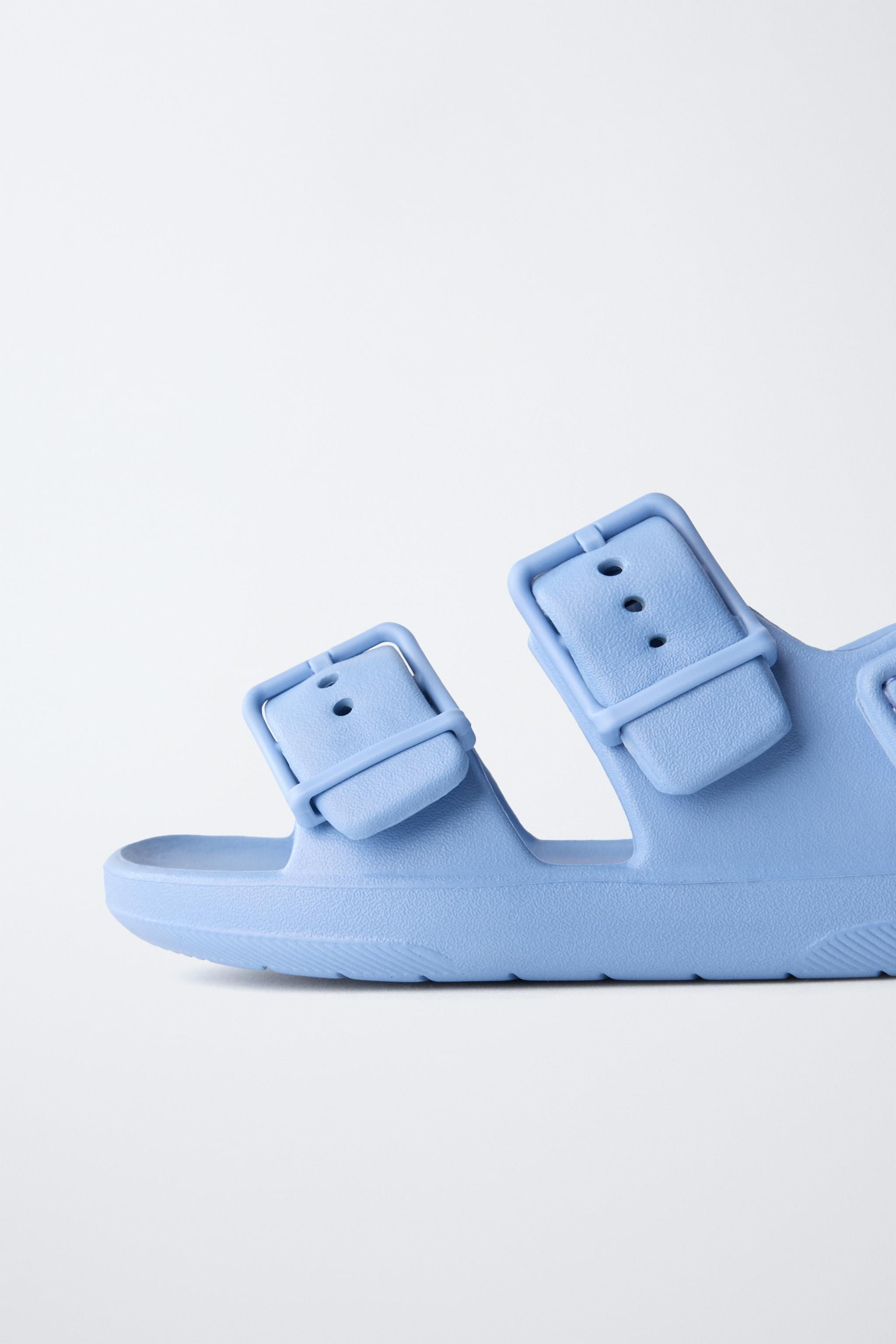 RUBBERIZED BUCKLED SANDALS | Zara US