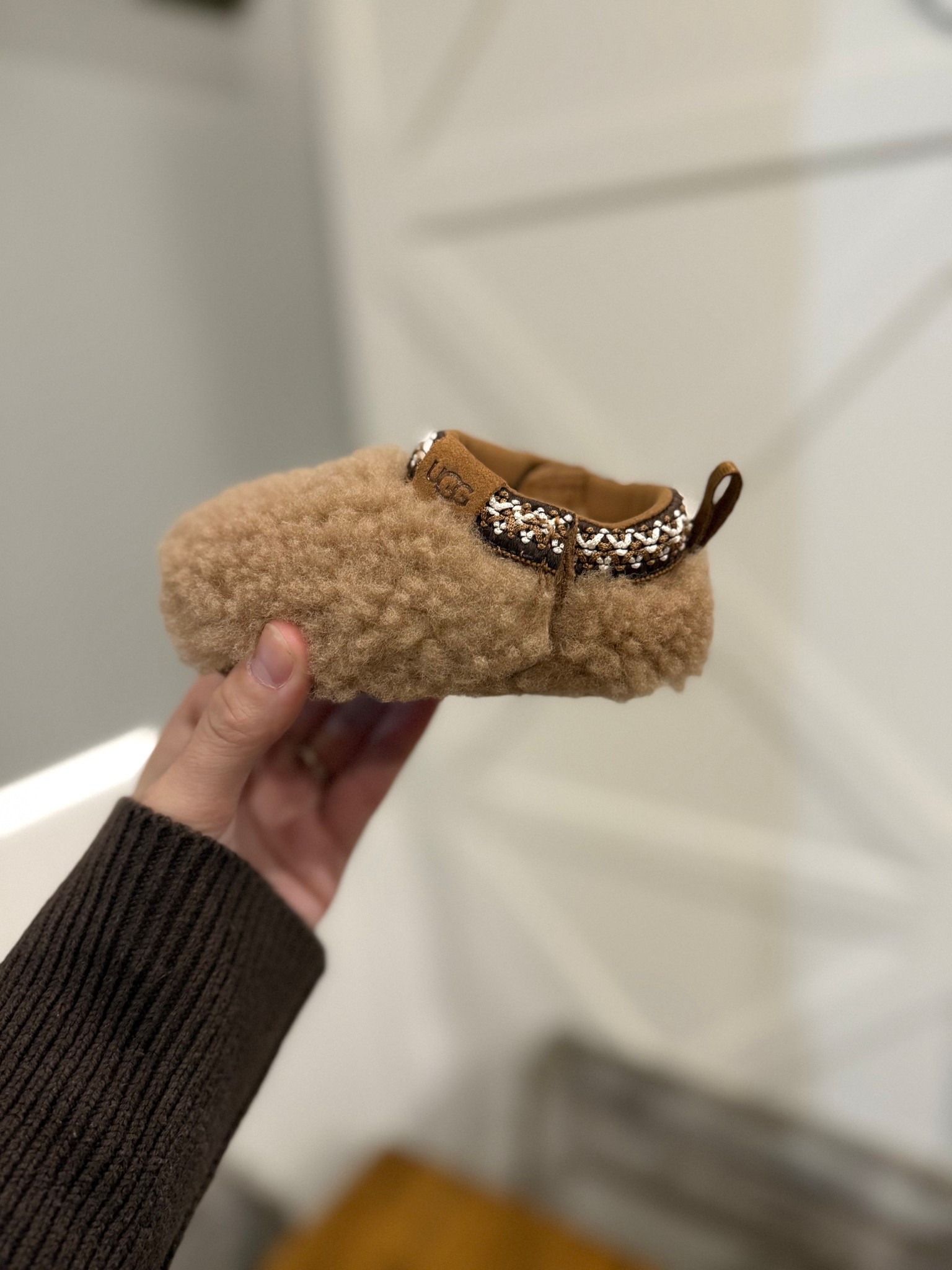 The cutest baby uggs I’ve ever seen! They’re on sale 🤎

Baby Uggs
Baby clogs
Baby shoes 
Ugg Tasman 