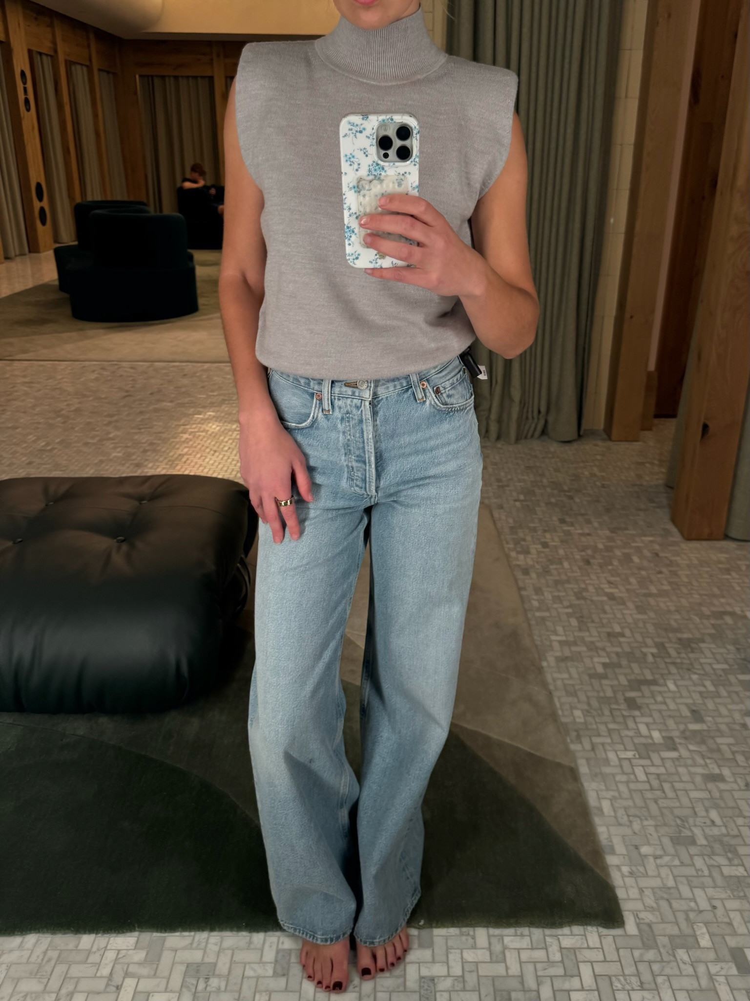 Aritzia Try On Haul!! Obsessed with this turtle neck top!! 
wearing size xs in top and 23 in jeans

aritzia, try on haul, fall fashion, trendy fashion, aritzia too, aritzia jeans, aritzia fashion, chic style 

#LTKStyleTip