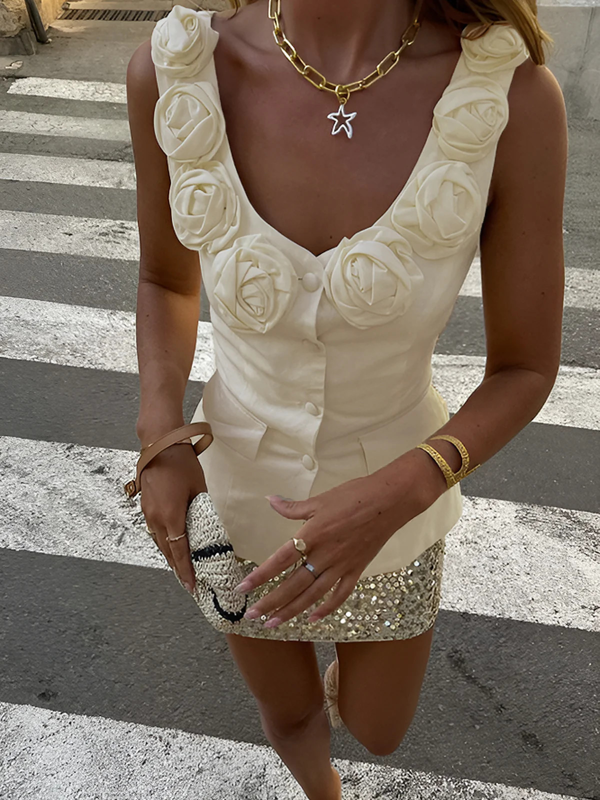 Rosette Button Tank Top | Commense