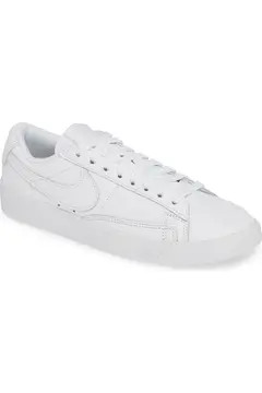 Blazer Low SE Sneaker | Nordstrom