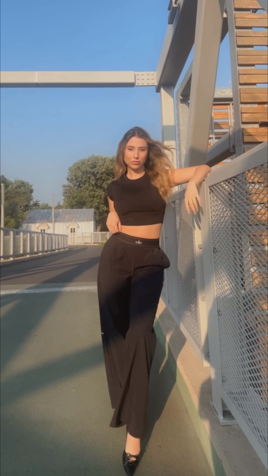 Please tell me that I’m not the only one that wears heels with the Alo trousers 😮‍💨

#LTKcanada #LTKstyletip #LTKsummer