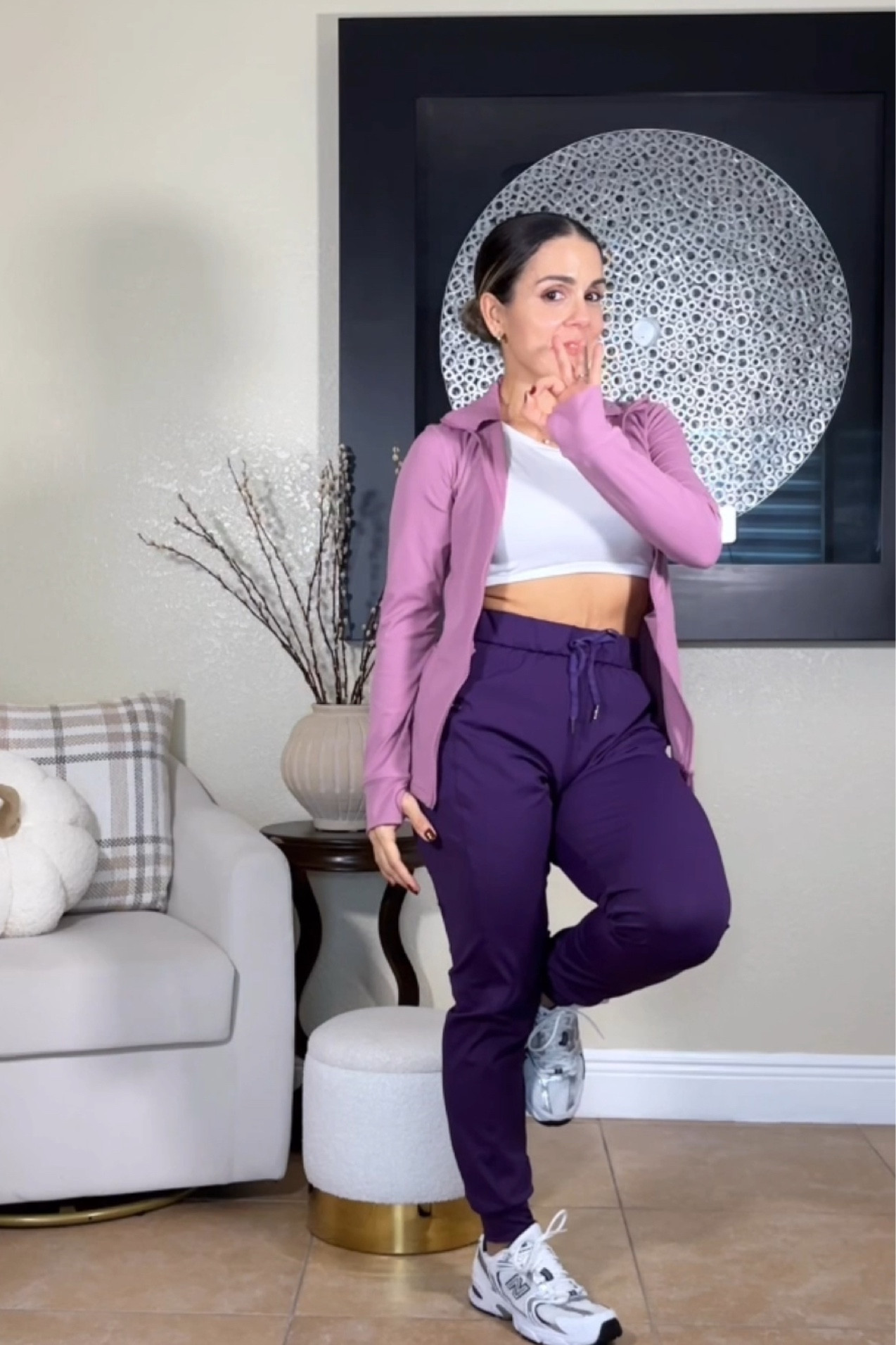 👌Un outfit como éste lindo, cómodo, práctico y funcional le levanta el ánimo a cualquiera . Lo encontré en Amazon y es de la marca @ggradualsports  estoy usando talla small en pantalones y sweater, peso 127 libras y mido 5’02” como referencia 👌. Fascinada 

Que te pareció todo y dime del color 💜😱? 


#LTKSeasonal #LTKGiftGuide #LTKFitness