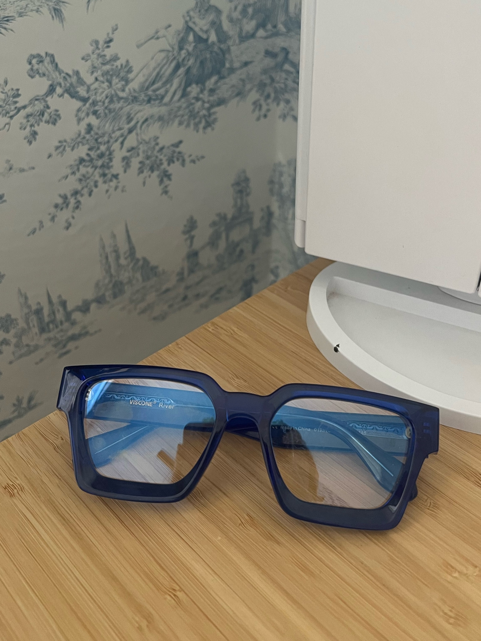 blue glasses💙