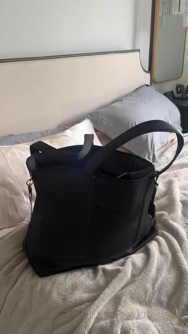 Most affordable large oversized tote! Perfect as a carry on