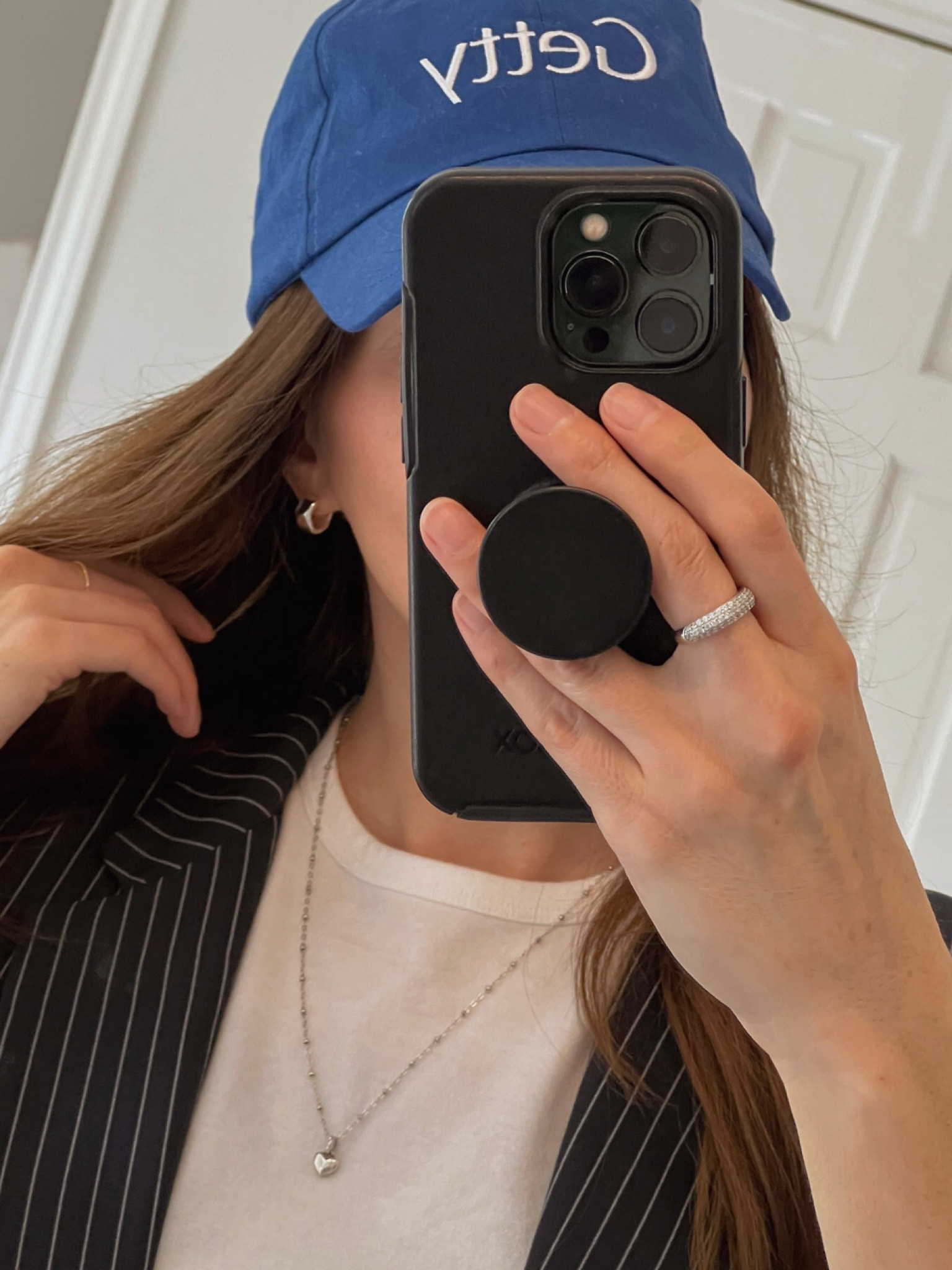 These are the perfect silver huggie hoop earrings — thanks Madewell! 

#LTKxMadewell