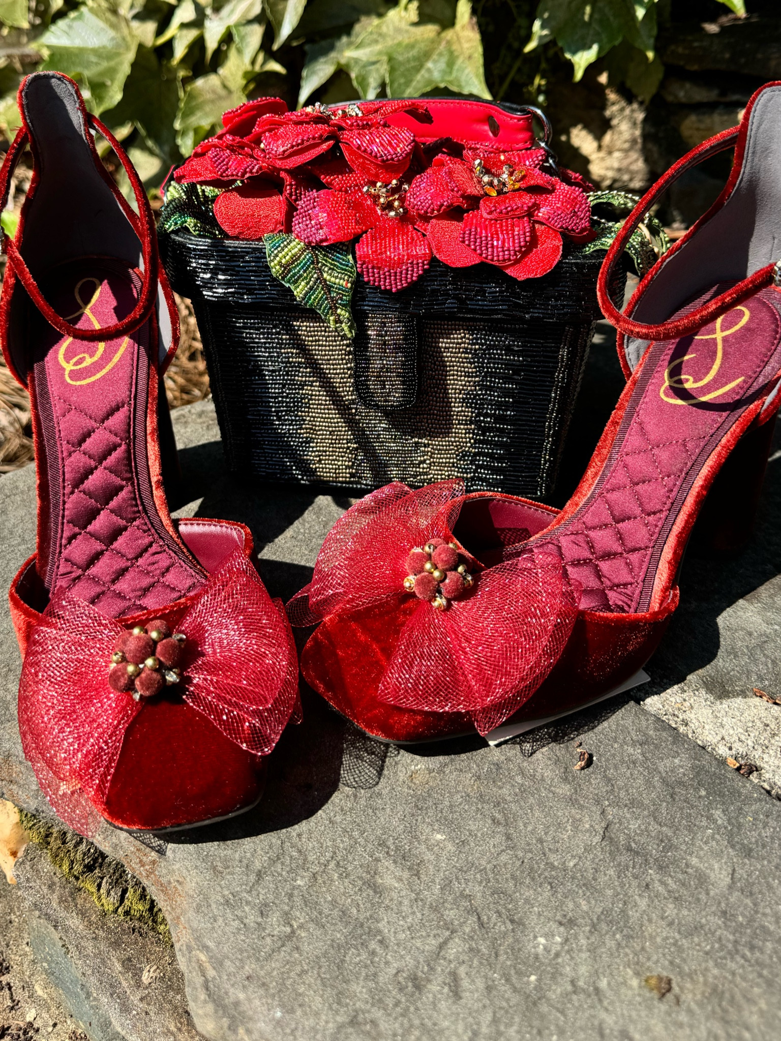 all in the details

#redheels #funkybags 

