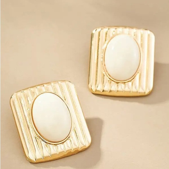 NWT ANTHROPOLOGIE Ribbed Square Stone Earrings - Gold | Poshmark
