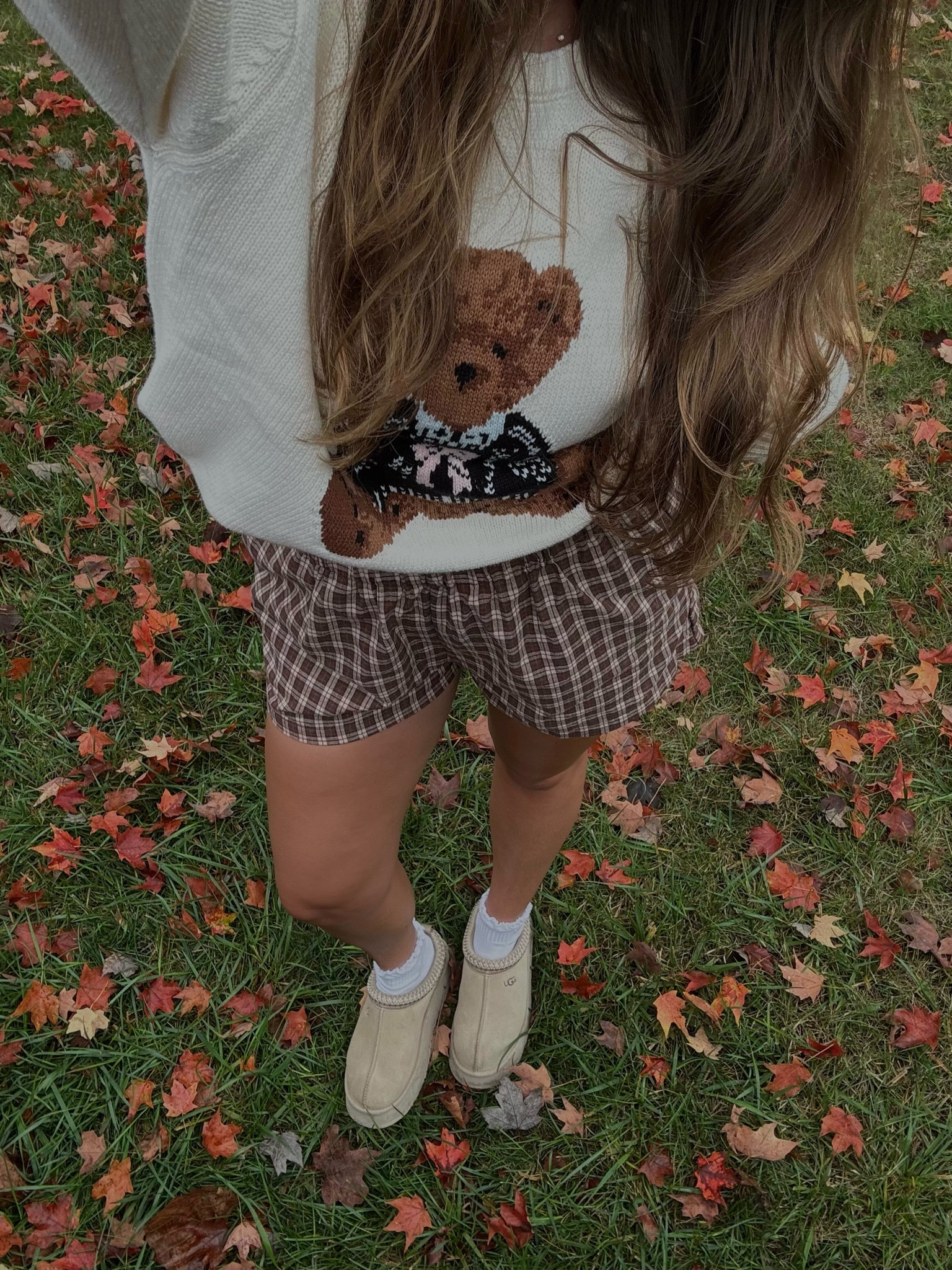 Obsessed with this Ralph Lauren look-alike sweater🤍 the cutest fall basic. I love the teddy bear! 