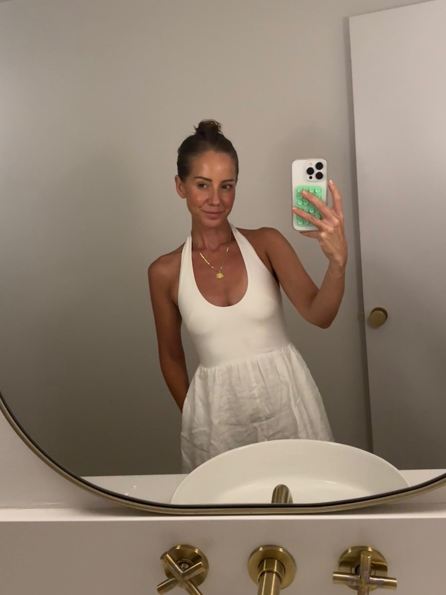 insanely flattering dress & it has pockets 👒

#LTKOver40 #LTKSeasonal