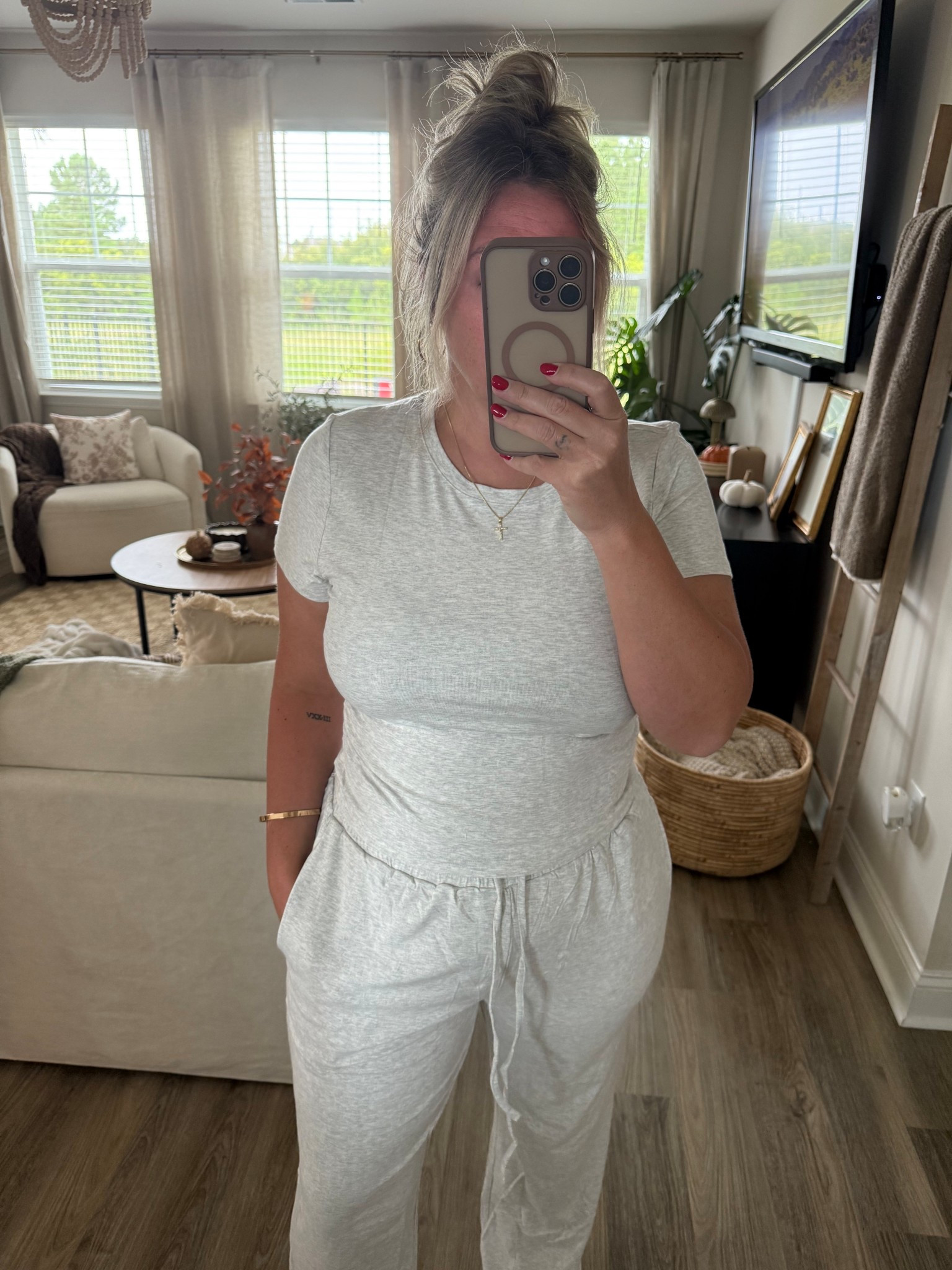 Most comfortable set feels like skims without the price tag comes in multiple colors under $40

Amazon, Amazon find, lounge, loungewear, 2 piece set, set,

#LTKFindsUnder100 #LTKSaleAlert #LTKFindsUnder50