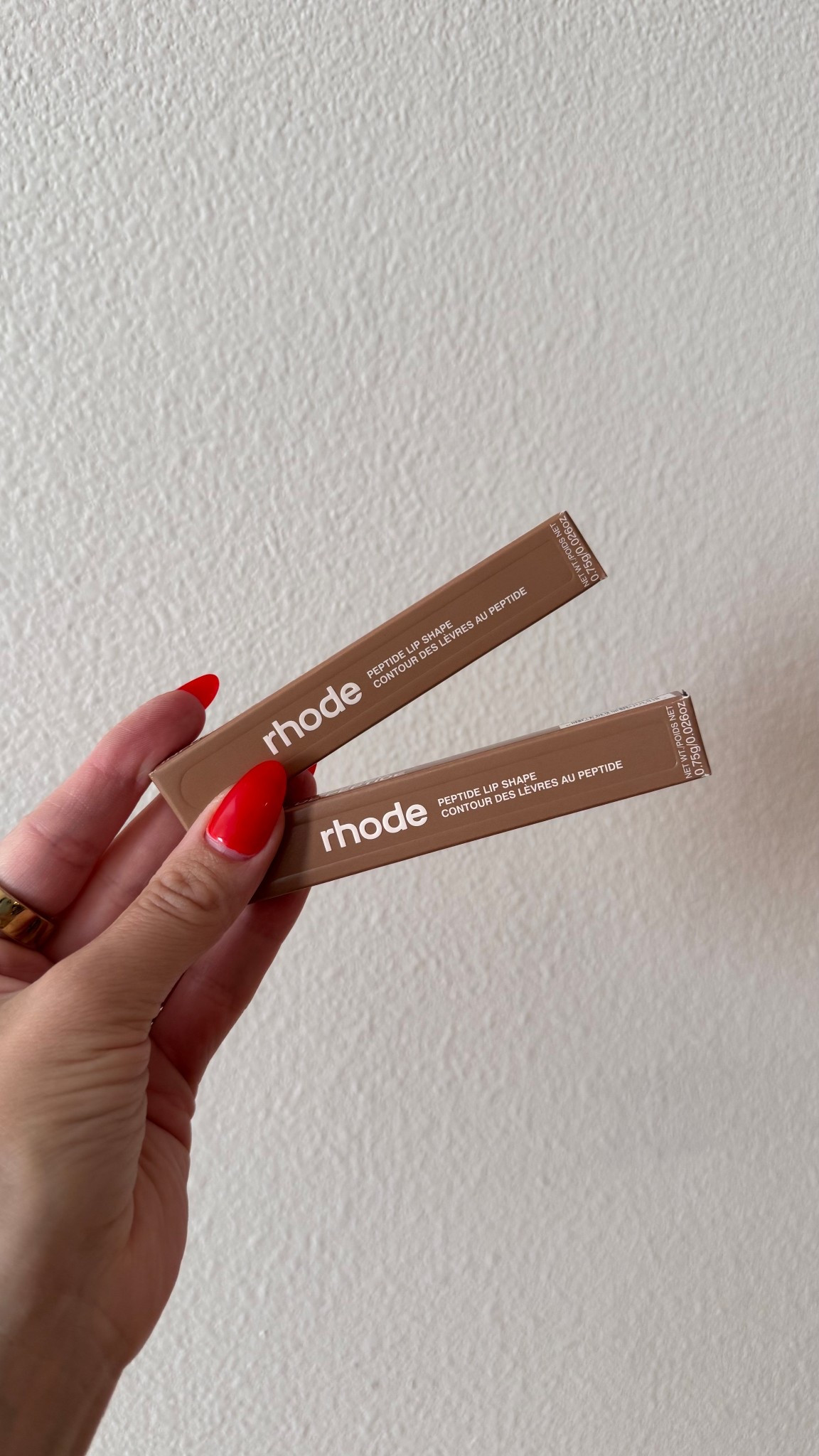 Current obsession → Rhode Peptide Lip Tint 💋

Every shade is so good I keep adding to my collection 🫶

#RhodeSkin #RhodePeptideLipTint #LTKBeauty #CleanBeautyFinds #LipCare #GlowySkin #BeautyFavorites #LTKFinds #EverydayMakeup #BeautyMustHaves

