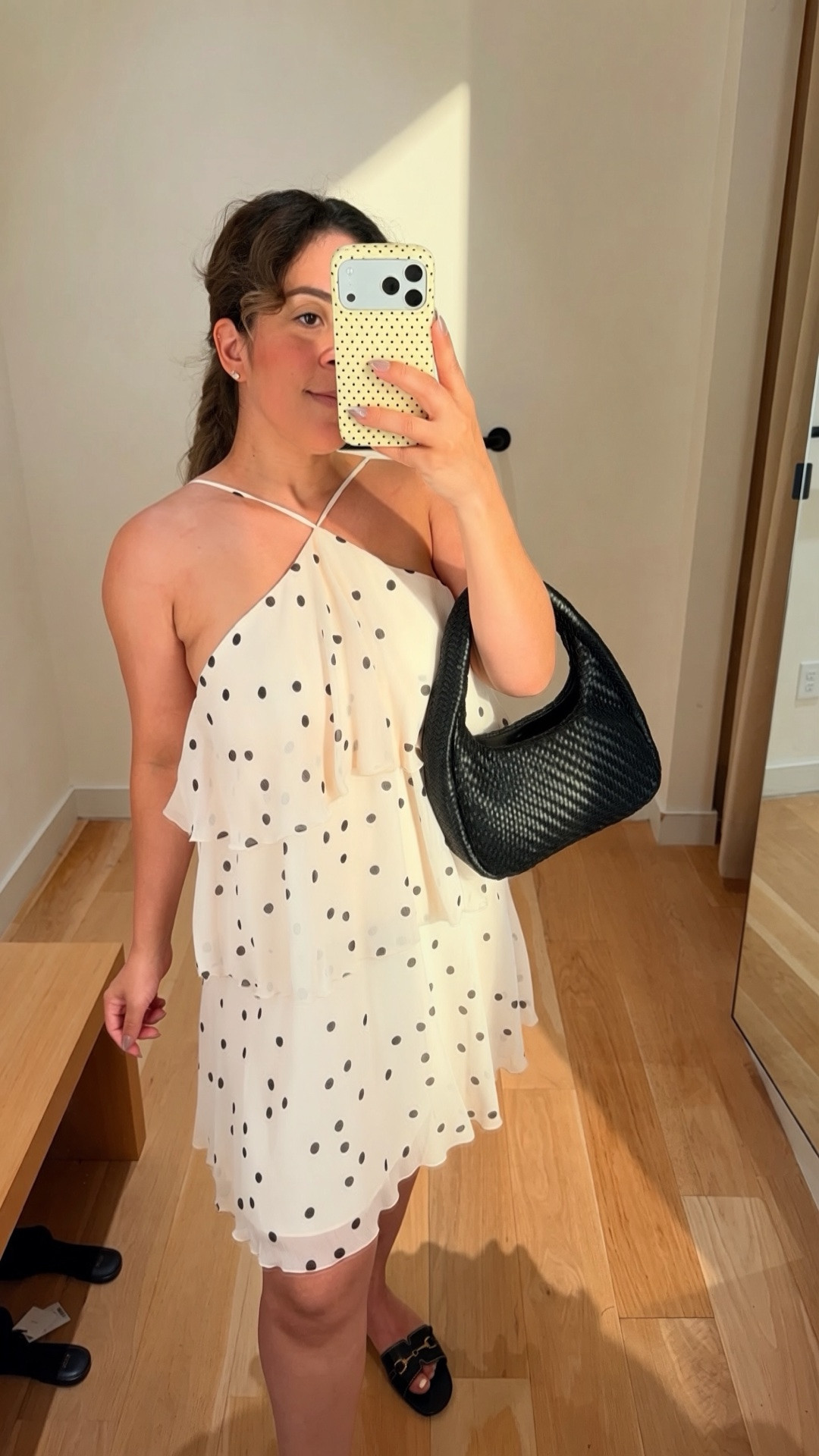 The easiest spring/summer dress 🌸✨
Breathable, feminine, and perfect for sunny days 🤍 #Mango @mango