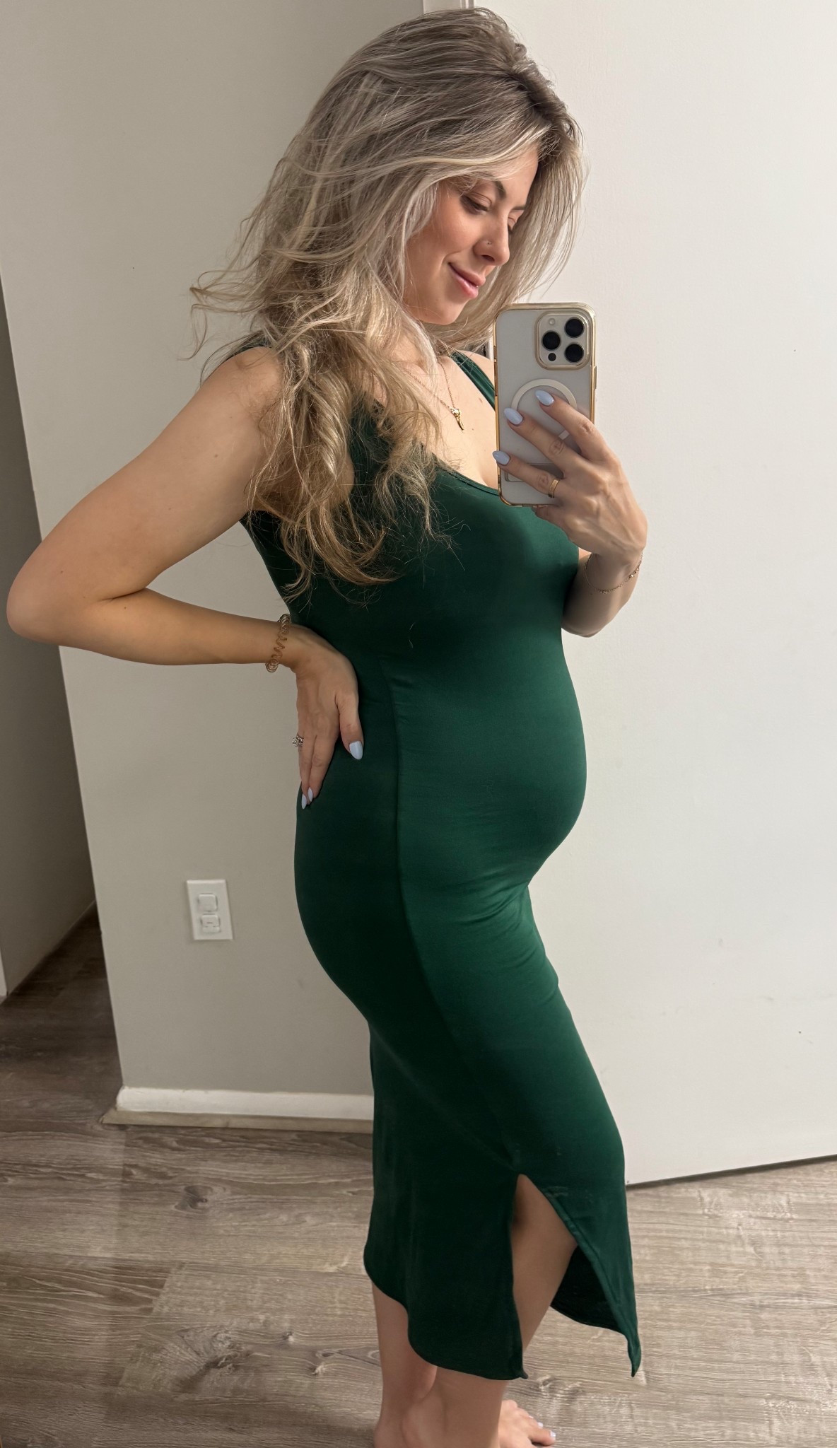 I’ve been living in this poshdivah maternity dress! The material is top notch, so soft and not see through at all! 

poshdivah maternity, maternity dress, maternity, maternityootd 

#poshdivah #poshdivah maternity 

#LTKFamily #LTKBump #LTKBaby