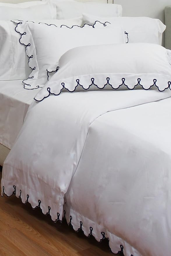 Scalloped Duvet Cover Set King White/Navy | Amazon (US)
