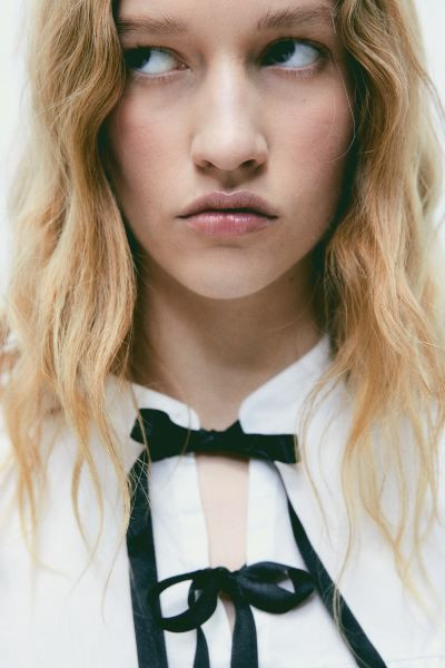 Tie-detail Ruffle-trimmed Blouse | H&M (US + CA)