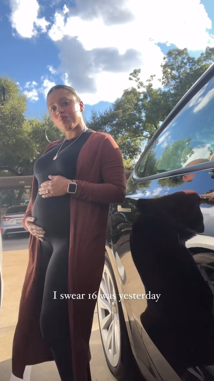 how is time flying this fast 🥺 can’t wait to meet my little princess but want time to slow down just a little bit 🩷 

#16weekspregnant #28weekspregnant #pregnancytransformation #thirdtrimester