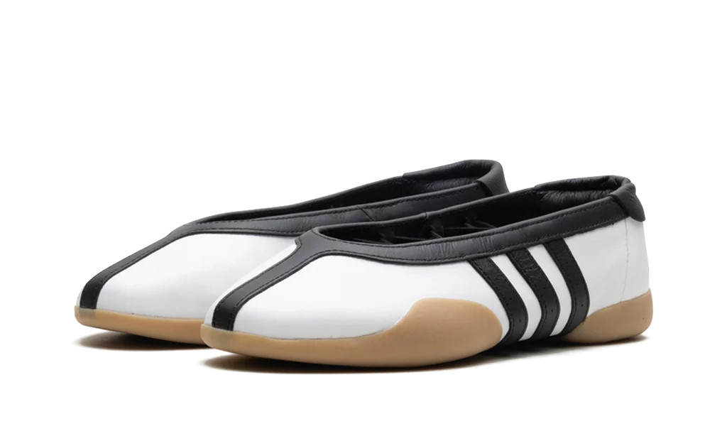 Taekwondo Mei Ballet WMNS "White Black" | Stadium Goods KR
