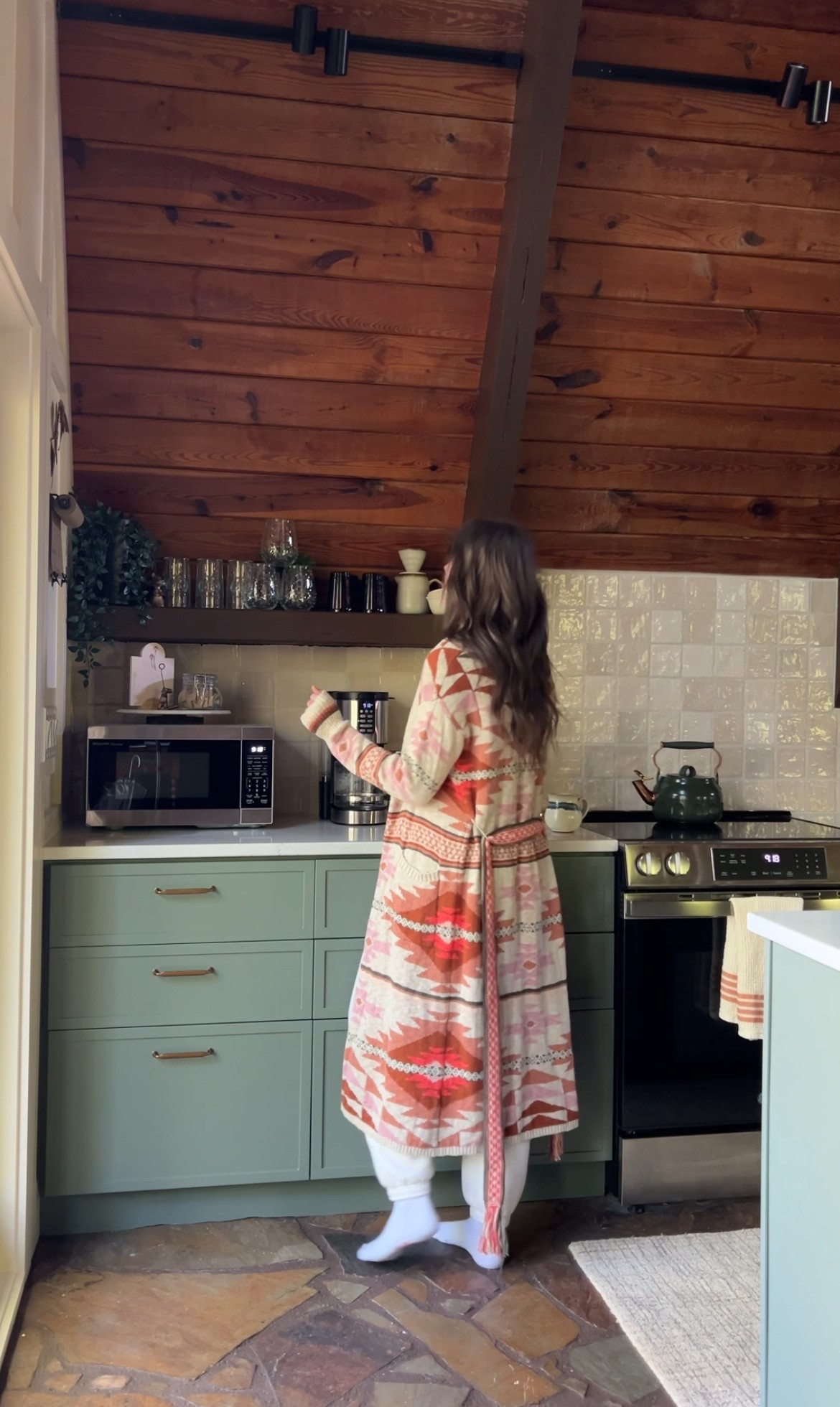 THE cardigan! wearing xs

#LTKSeasonal #LTKHome