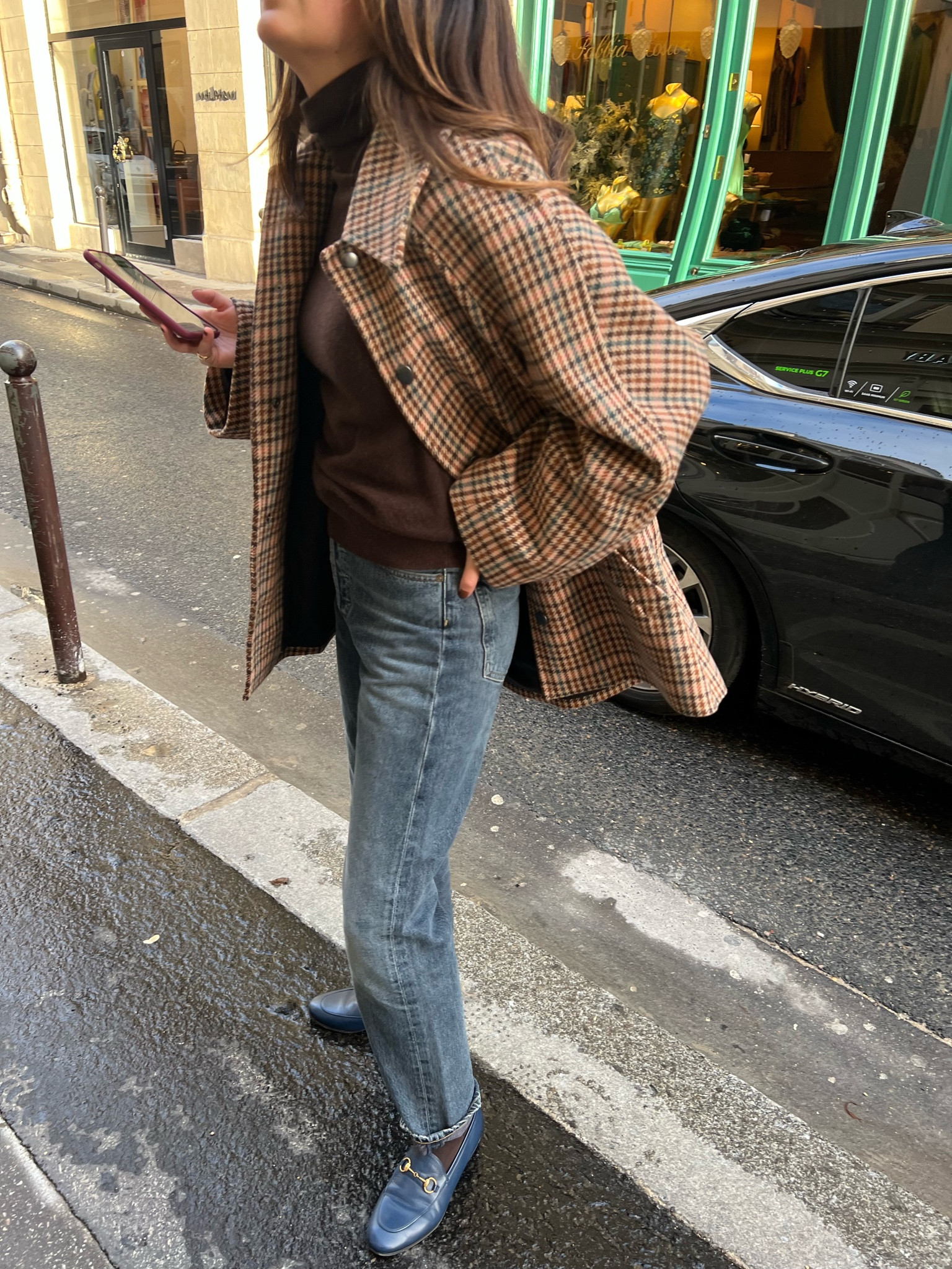 People keep speaking French to me so I think I’m doing a pretty good job of blending in. Agreed? De la tête aux pieds en @saks #SaksPartner #Saks