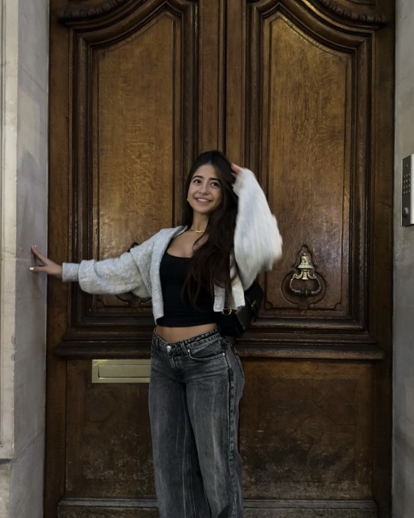 city of love (and pretty doorways) 
jeans: 24
top: xs

#LTKStyleTip #LTKTravel