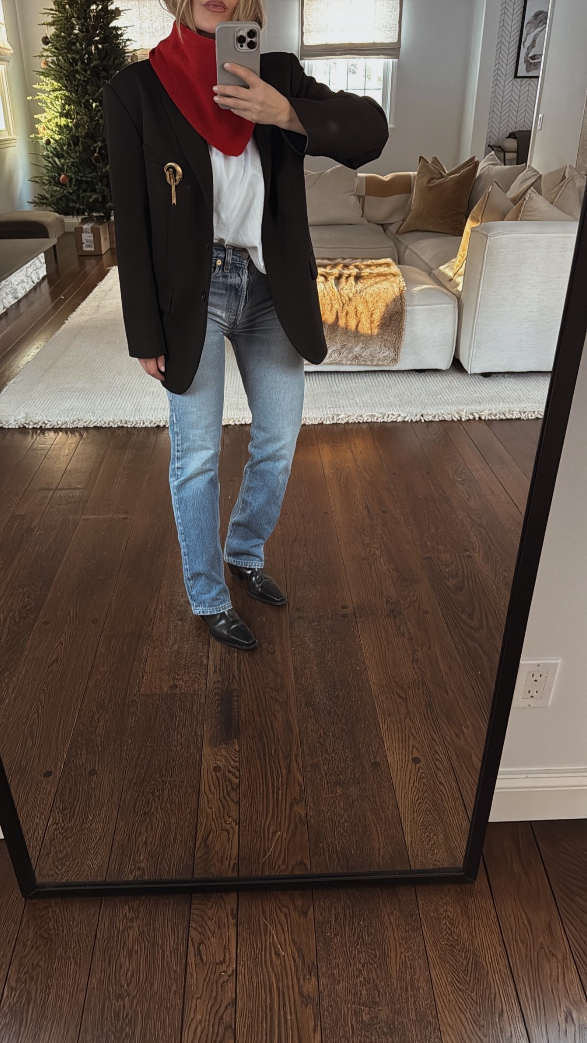 OOTD 

Blazer small - most worn blazer for 3 years straight now 
Tee Xs 
*Jeans vintage 
Boots tts 