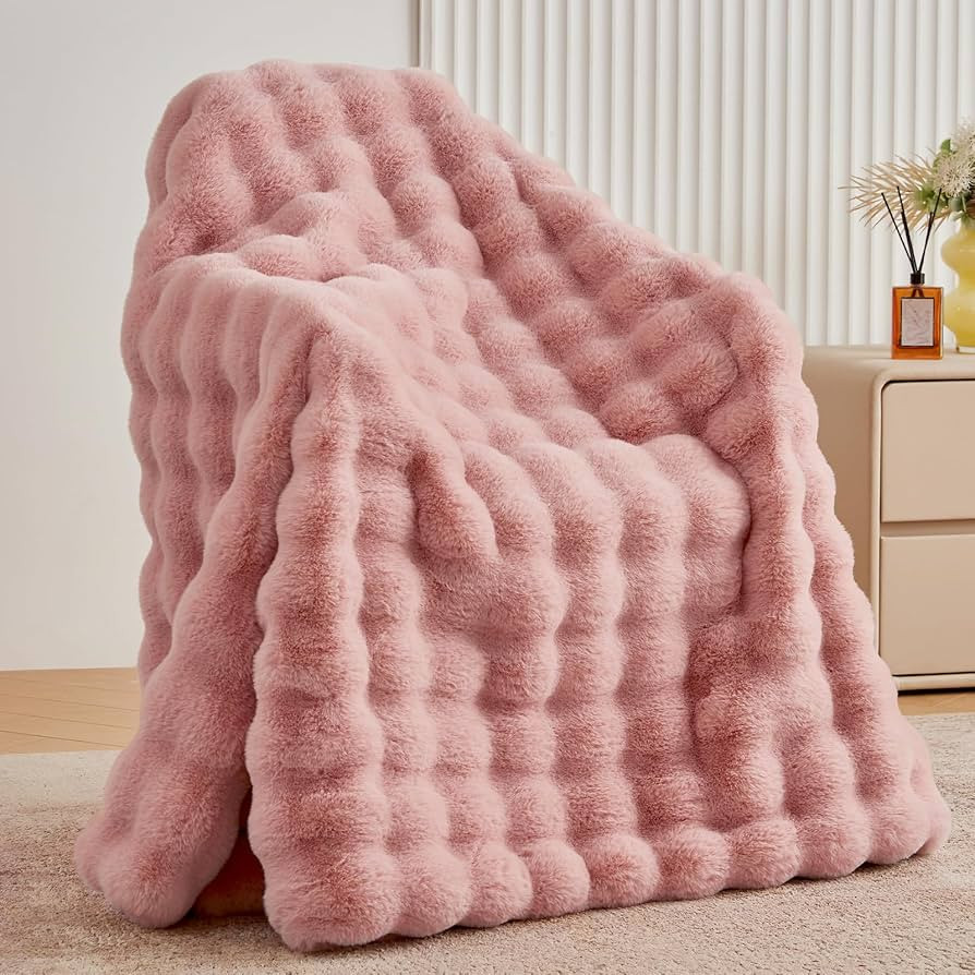 BENVWE Faux Fur Throw Blanket for Couch - Fluffy Soft Thick Bubble Blanket for Living Room Home D... | Amazon (US)