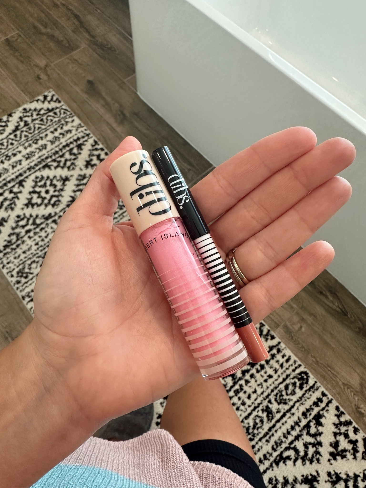 Dibs Lip Gloss & Lip Liner 

Go to glossy balm - Italian Soda
No pressure lip liner - shade 2 - excuse my French 

#LTKBeauty #LTKFindsUnder50