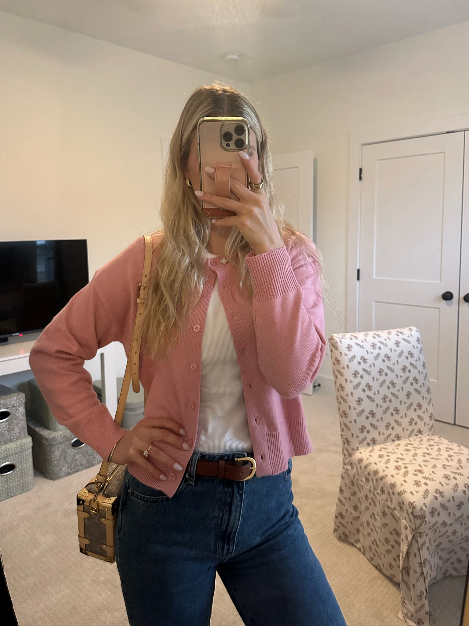 my Louis bag is the color Trianon Gray but I linked the classic!