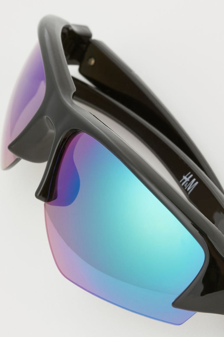 Sunglasses | H&M (UK, MY, IN, SG, PH, TW, HK)