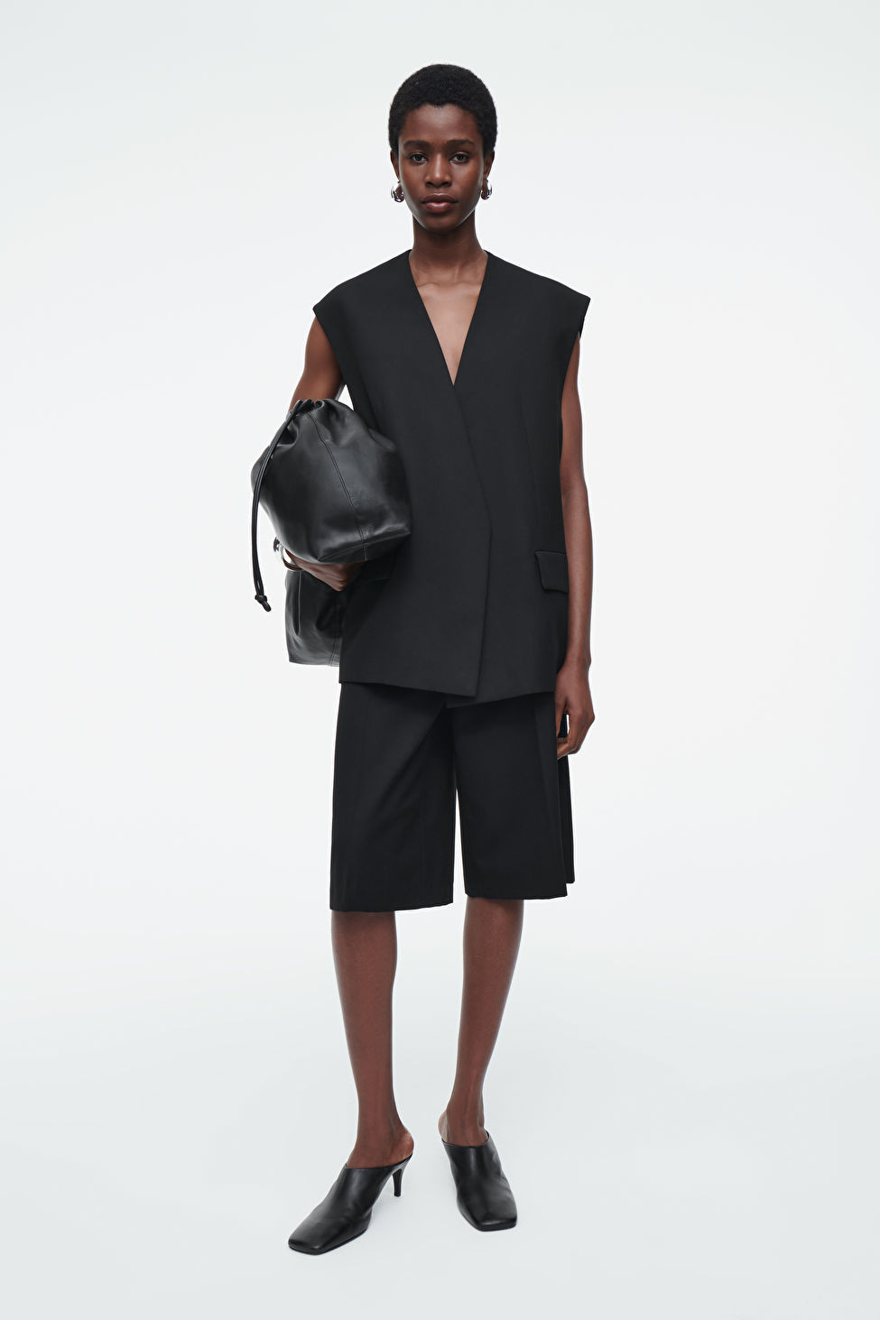 LONGLINE WOOL-BLEND TWILL SHORTS - BLACK - COS | COS (EU)