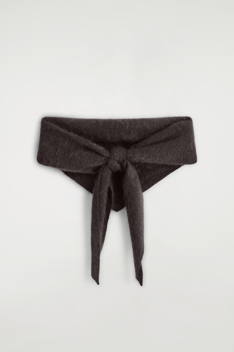 Brushed-Cashmere Triangle Scarf | COS (US)