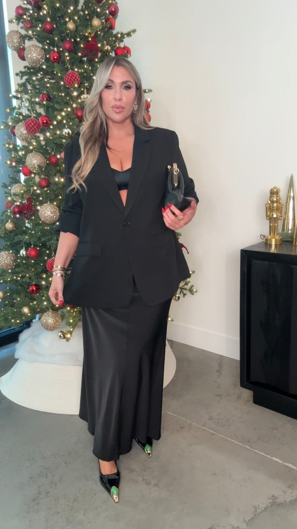 Midsize Outfit

blazer sizes up to XXL
satin skirt XL


#LTKHoliday #LTKootd #LTKMidsize