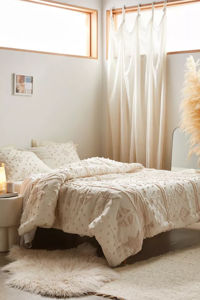 Fair Isle Tufted Comforter | Urban Outfitters (US and RoW)