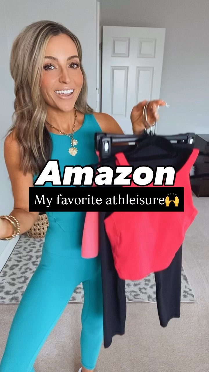 My favorite leggings! Omg - so buttery soft Dreamlux material! No front seam! The quality is unmatched! 👏 Colors: navigate & hot pink. Size xs. Petite in the leggings.

#LTKootd #LTKActive #LTKmomlife