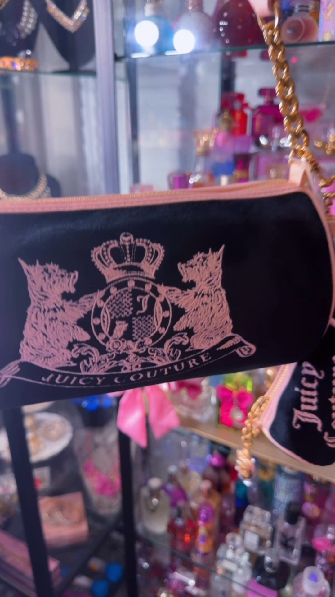 Weekend score 💖✨🖤🫶🛍️ did someone say vintage? You can never go wrong with the Scotty dog vintage Style juicy barrels or whichever other style you love! 

Let me know what Collect collection is your favorite Bestie? 

#y2k #juicycouture #vintage #marshalls #juicycouturefinds 

#LTKTravel #LTKmorningroutine #LTKootd