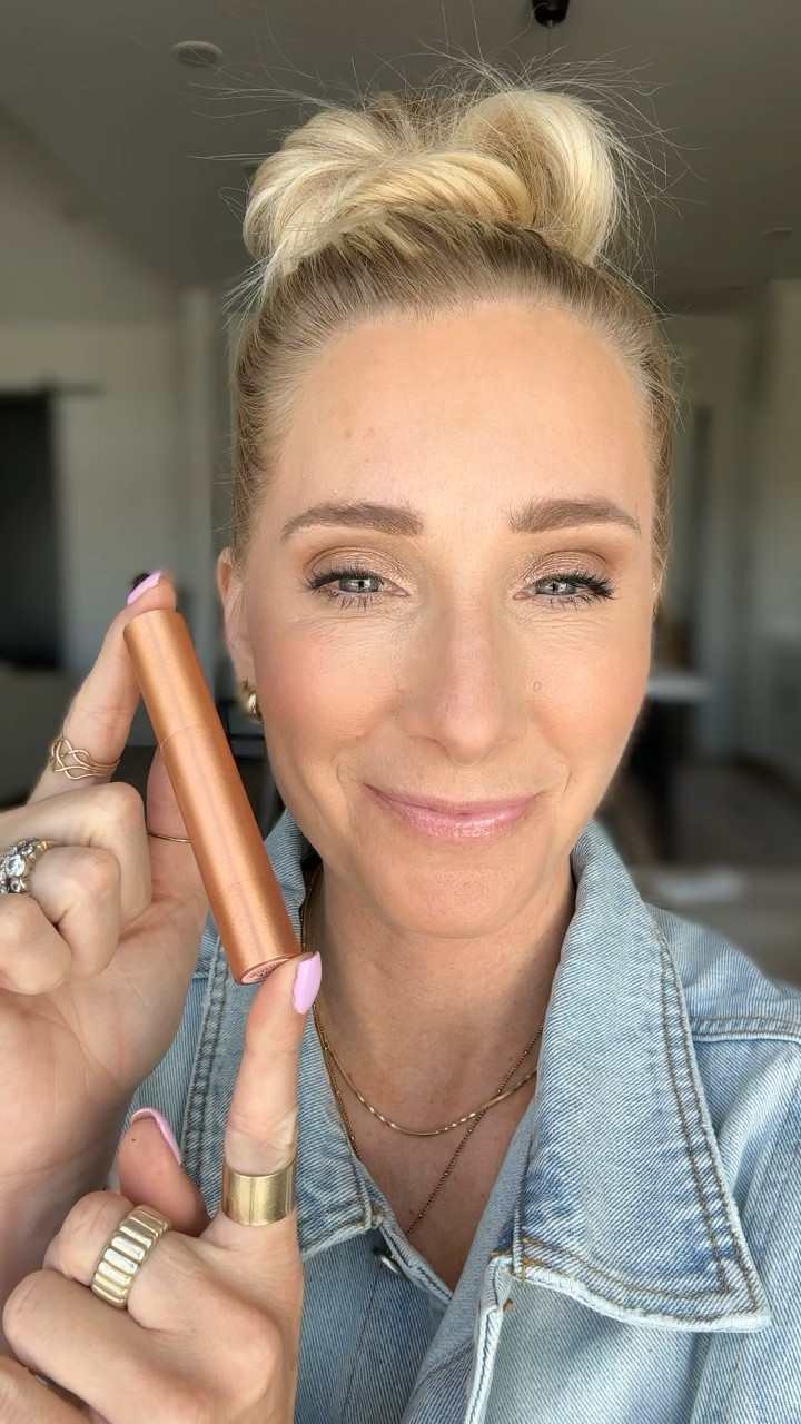 Beauty over 40 | sephora haul | mature beauty

Highlight stick in color aura

#LTKFindsUnder50 #LTKBeauty #LTKOver40