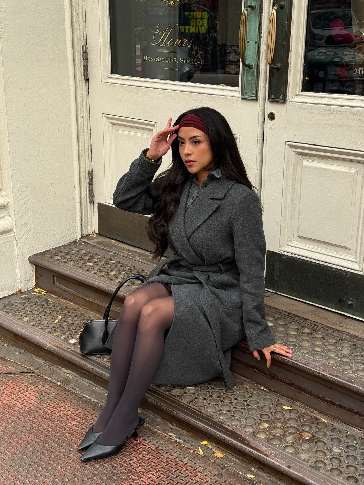 All I want in life is to dilly dally in soho wearing cute outfits & @wear_arc_ 🖤 is that too much to ask? 

•
•
•

#ootd #outfit #outfitoftheday #nycfashion #fashion #nyc #soho #chic #chicoutfit #winteroutfitideas #outfitinspiration