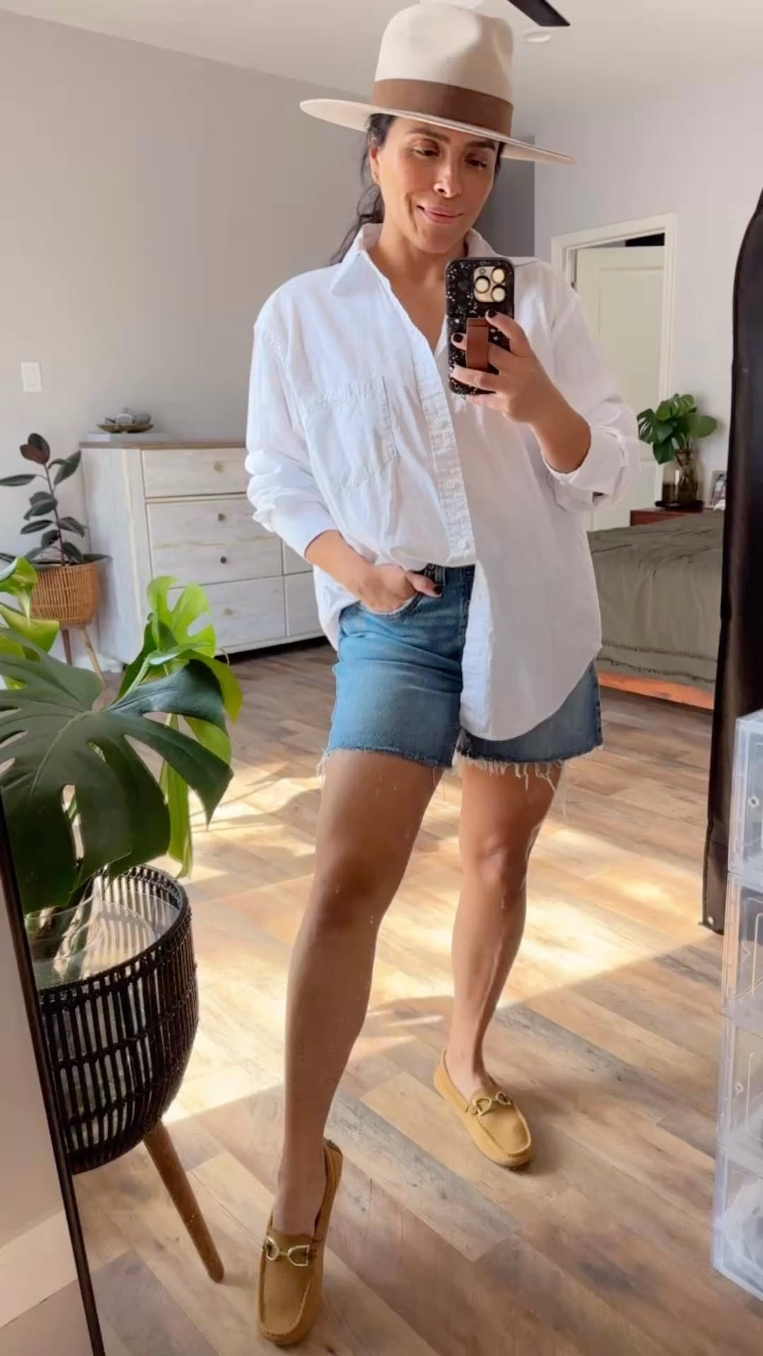 Oversized white button down and denim shorts 🙌🏽 




Closet staples 
White button down 
Levi’s shorts
Best denim shorts


#LTKPetite #LTKMidsize #LTKOver40