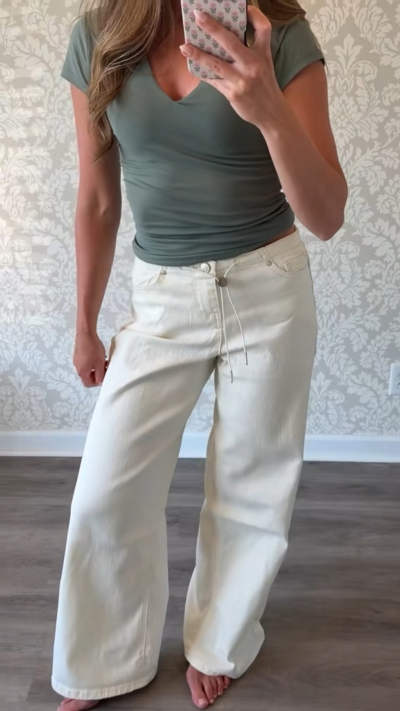 Can’t believe this outfit is Walmart! Wearing size XS for referencee

still here, Steve Madden, white jeans, affordable

#LTKSeasonal #LTKootd #LTKSaleAlert
