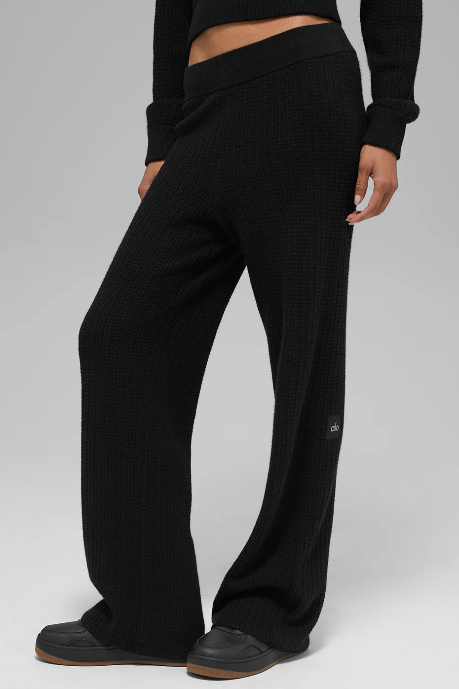 ALO | Cashmere High-Waist Plush Waffle Pants in Black, Size: Small | Alo Yoga (US)