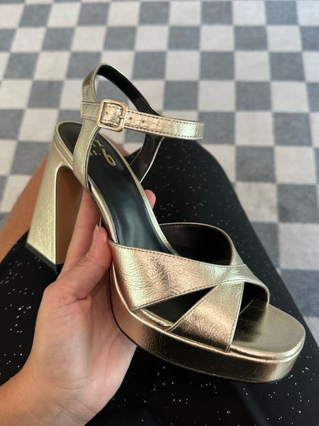 These pumps are trendy and comfy! I love the thick heel and they’re TTS. Bronze/gold and easy to walk in. Great deal on them right at at DSW! 

#LTKshoecrush #LTKwedding #LTKCon