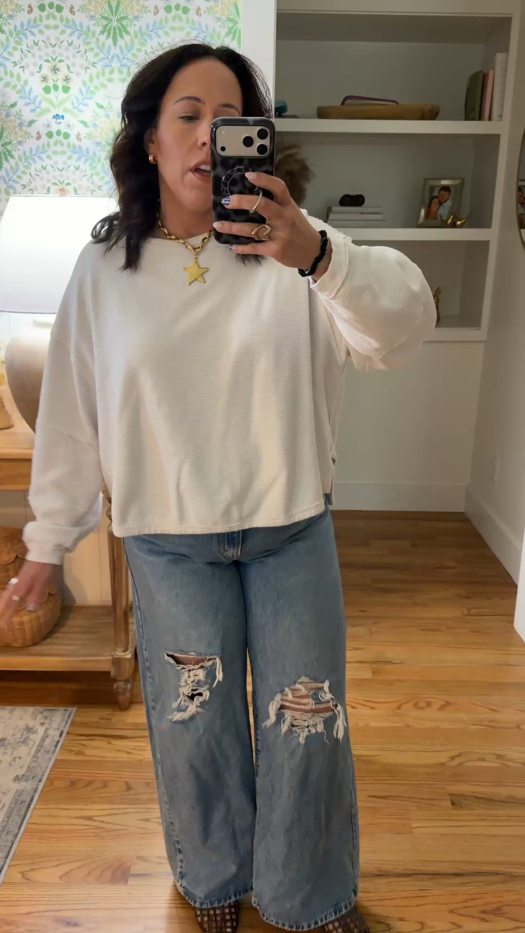 Midsize ootd with my favorite jeans from @levi wearing size 32 ☀️✨💛

#LTKootd #LTKMidsize #LTKBeauty