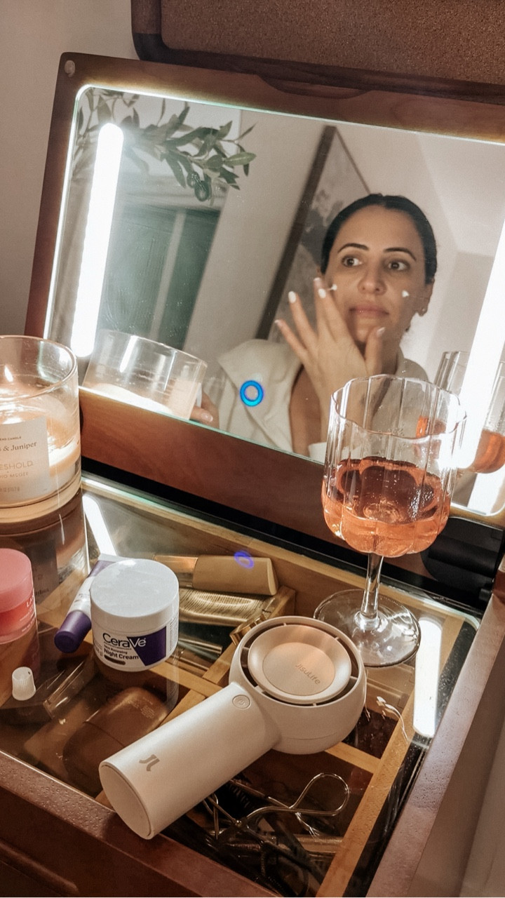 my “everything evening” skincare routine at 40 years young ✨

not every night… but when I do the full lineup.

Products used:
– off camera: makeup remover, CeraVe SA cleanser + dry with clean towels
– Omnilux red light therapy
– GrandeMD lash serum
– The Ordinary serum
– Plated serum
– Alastin brightening serum
– tretinoin .05
– CeraVe eye cream + moisturizer
– collagen peel-off sleeping mask

In addition to this routine, I get Botox quarterly, occasional filler, did Sofwave therapy a few months ago, and get regular facials.

I’ve noticed a huge difference in how my skin looks between treatments, which I credit to this lineup.

save this routine for later if you want the full lineup ✨



#skincareroutine #vlog #eveningvibes #skincareproducts

#LTKselfcare #LTKBeauty #LTKOver40
