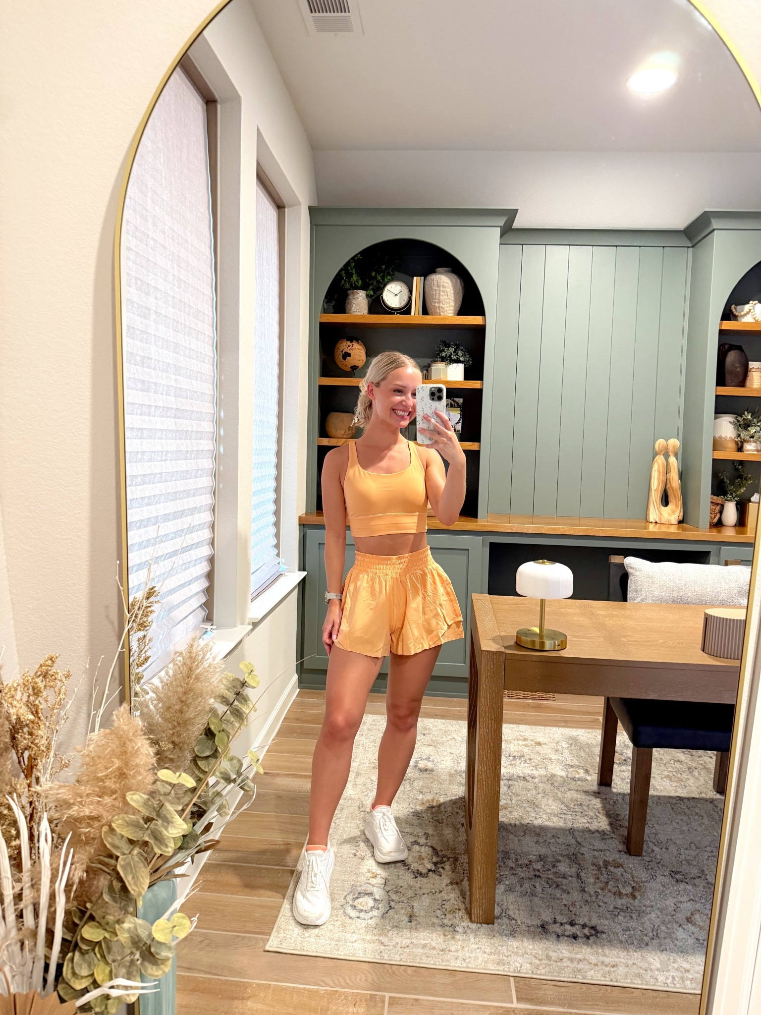 Lululemon running set🍊

Size xs in shorts and size 6 in top. Sized up in top so it was less tight