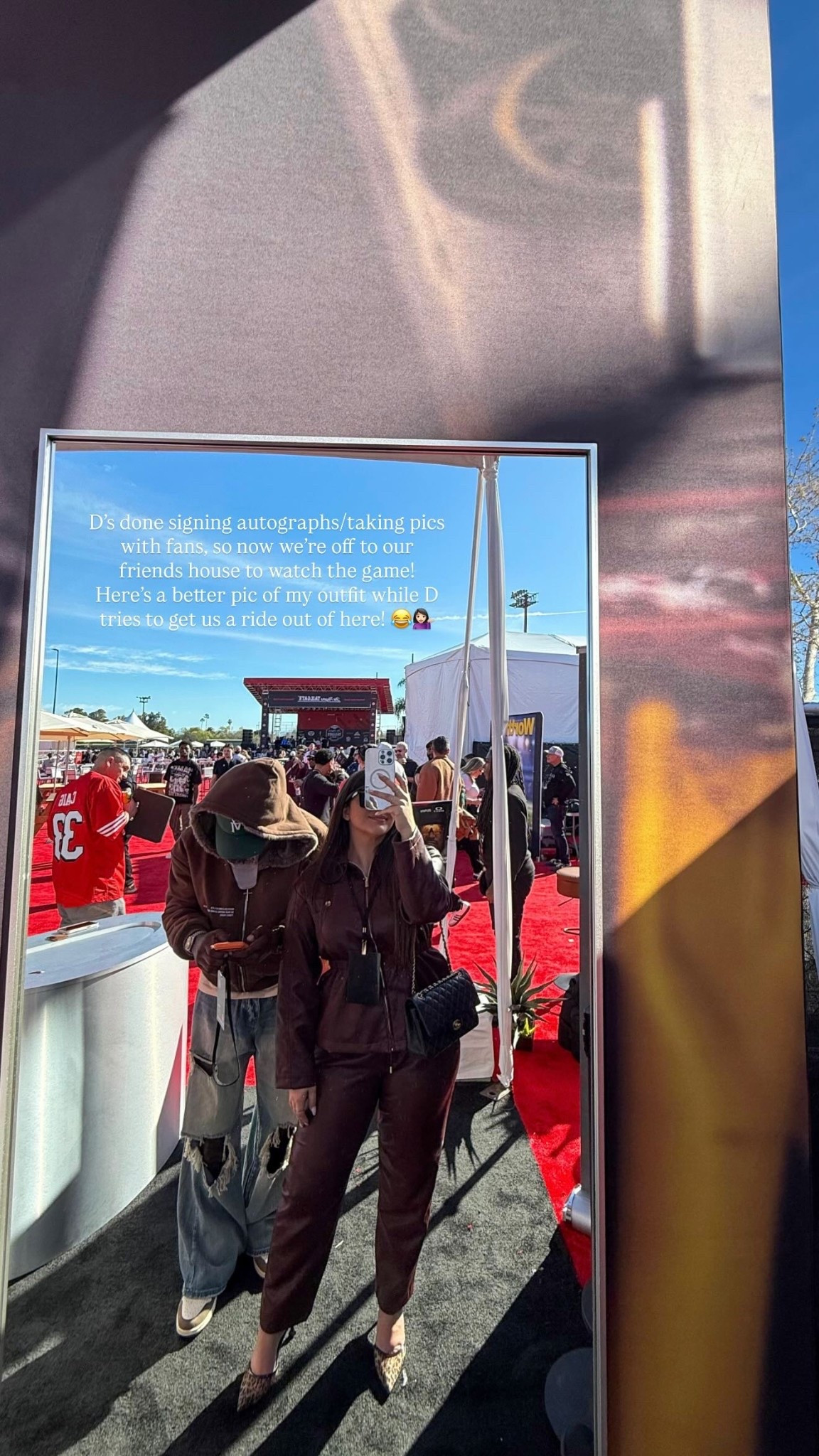 D’s done signing autographs/taking pics with fans, so now we’re off to our friends house to watch the game! Here’s a better pic of my leather pant and jacket set while D tries to get us a ride out of here! 😂💁🏻‍♀️