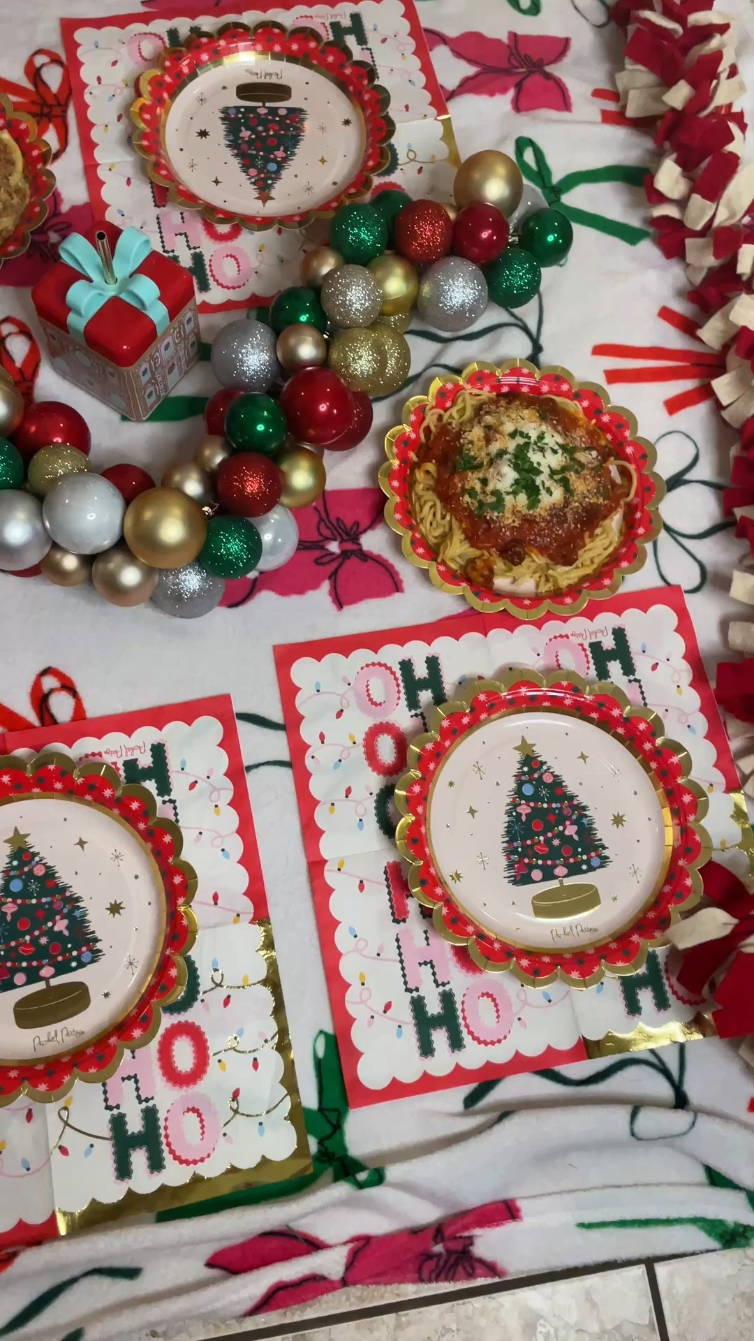 Packed party tablescape
Plates + napkins used as table mats 